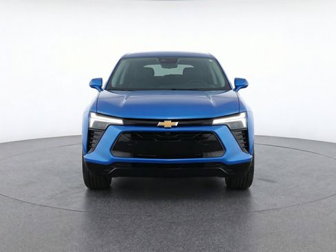 Used 2025 Chevrolet Blazer LT image 2