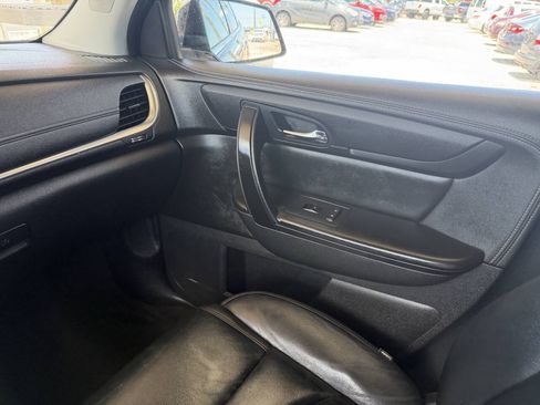 Used 2017 Chevrolet Traverse LT FWD image 17