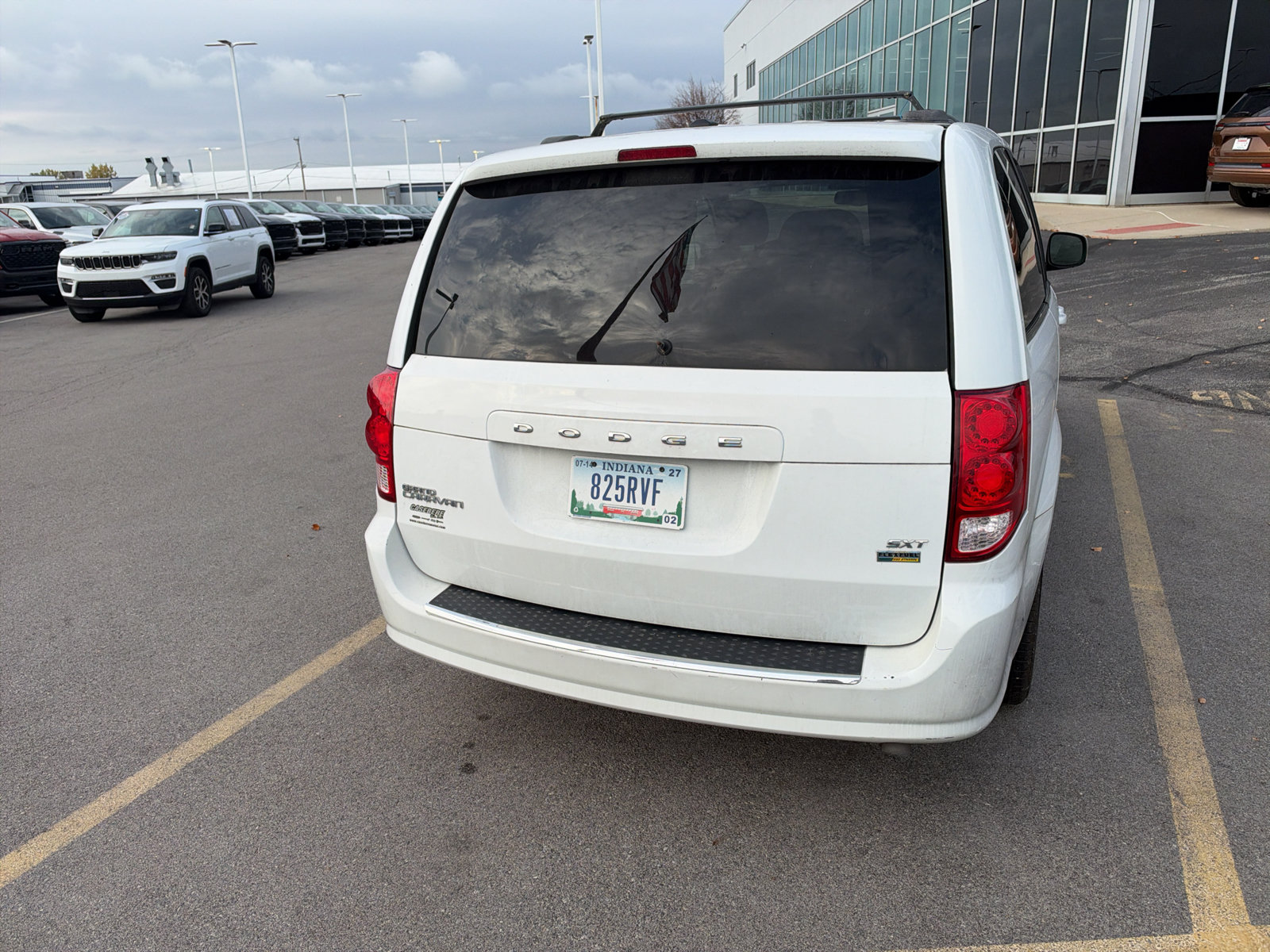 Used 2017 Dodge Grand Caravan SXT FWD image 4