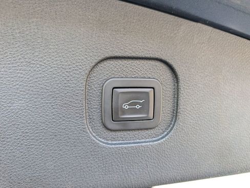 Used 2017 Chevrolet Equinox Premier w/ Enhanced Convenience Package FWD image 23