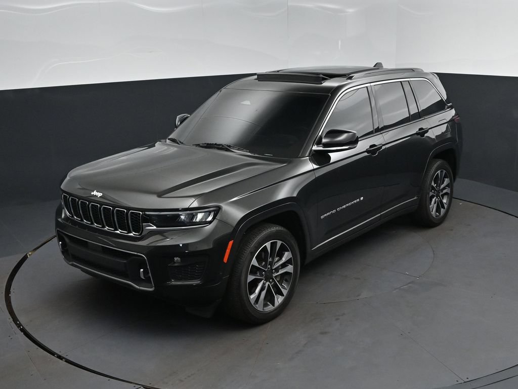 Used 2024 Jeep Grand Cherokee Overland w/ Luxury Tech Group IV AWD/4WD image 30