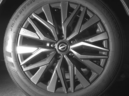 Used 2025 Nissan Altima 2.5 SV FWD image 15