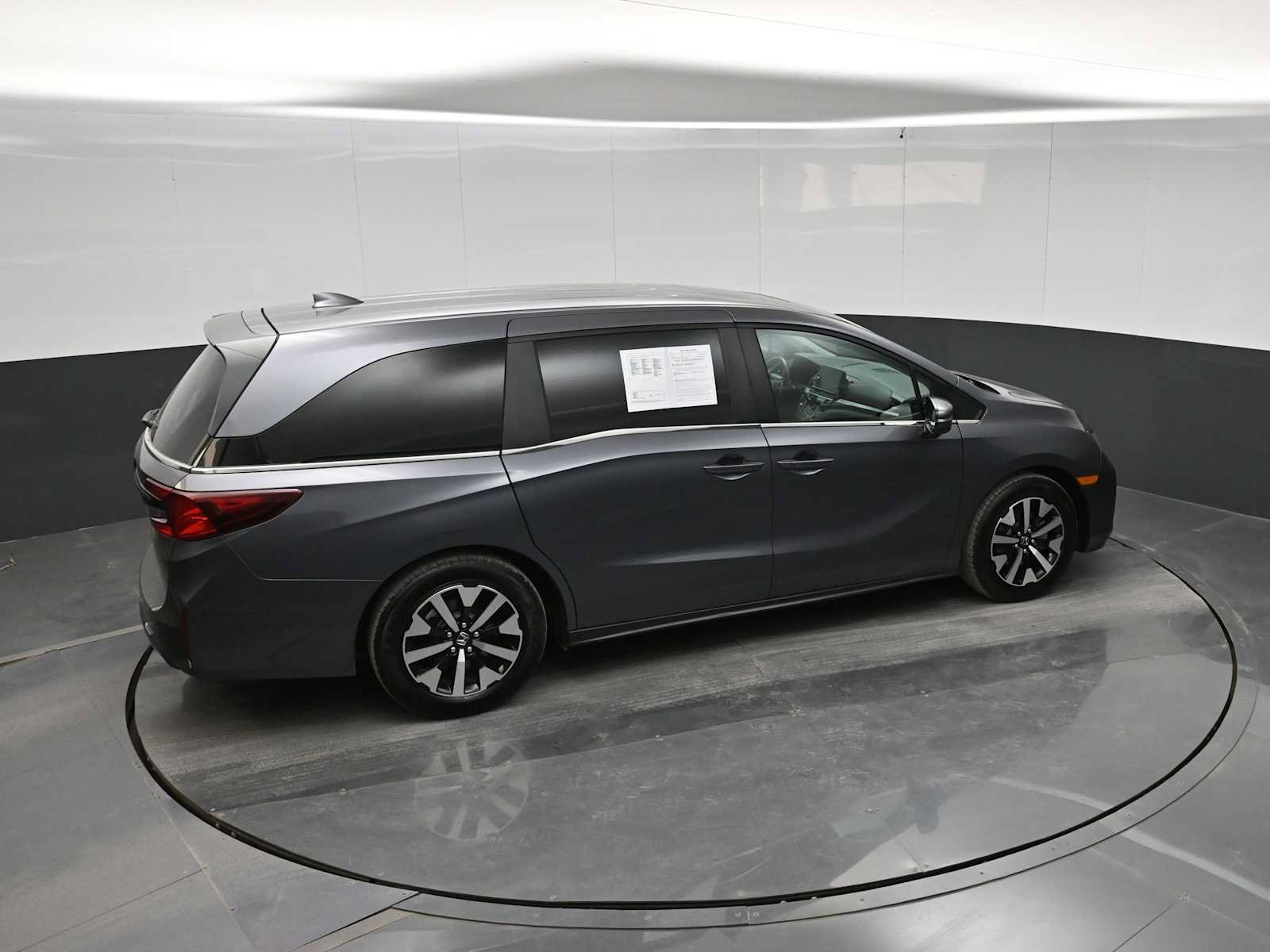 Used 2025 Honda Odyssey EX-L image 32