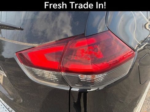 Used 2018 Nissan Rogue SV FWD image 10