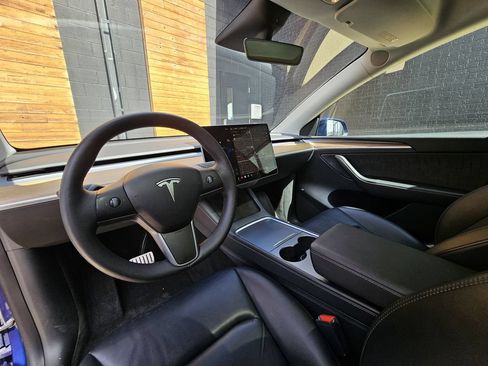 Used 2023 Tesla Model Y Performance AWD/4WD image 2