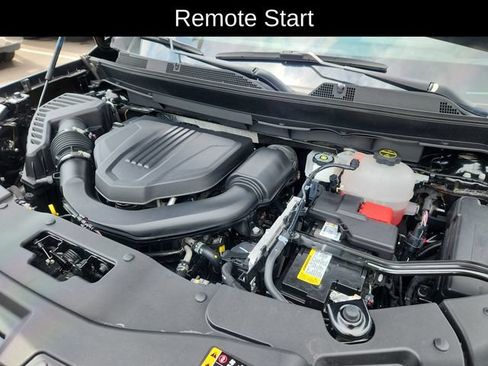 Used 2025 Chevrolet Traverse RS AWD/4WD image 16