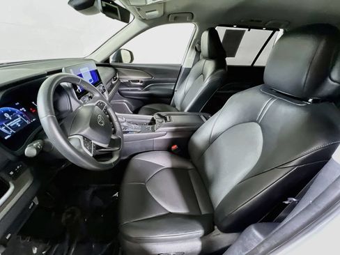 Certified 2024 Toyota Grand Highlander AWD image 18