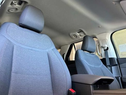 Used 2025 Ford Explorer Active RWD image 18