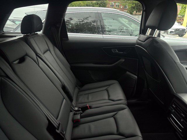 Used 2026 Audi Q7 3.0T Premium w/ Convenience Plus Package AWD/4WD image 9