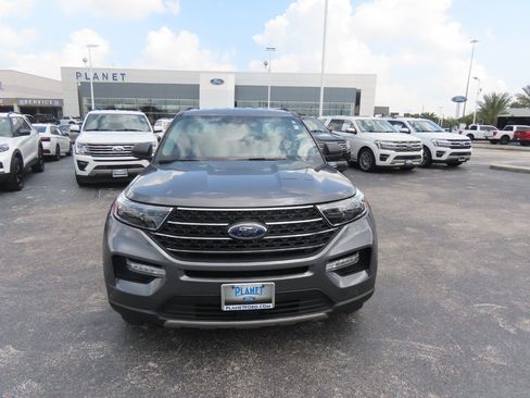 Used 2022 Ford Explorer XLT w/ Equipment Group 202A RWD image 5