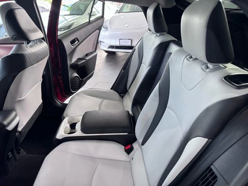 Used 2017 Toyota Prius Prime Premium image 17