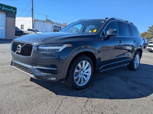 Used 2017 Volvo XC90 T6 Momentum w/ Vision Package image 9