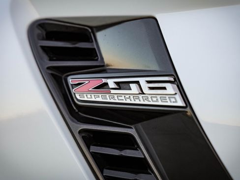 Used 2016 Chevrolet Corvette Z06 w/ Chrome Badge Package image 10