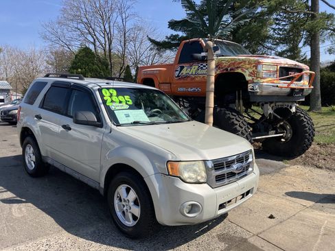 Used 2009 Ford Escape XLT image 2