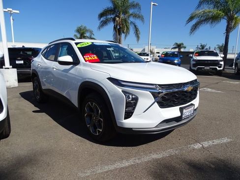 Certified 2024 Chevrolet Trax LT w/ Driver Confidence Package FWD image 5