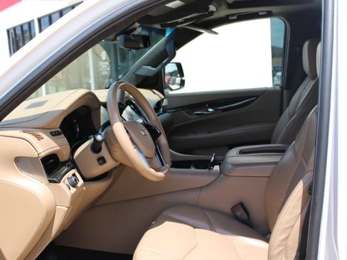 Used 2020 Cadillac Escalade Platinum RWD image 8
