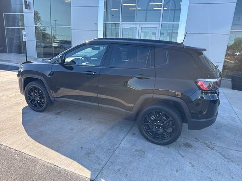 Used 2022 Jeep Compass Latitude w/ Convenience Group AWD/4WD image 38