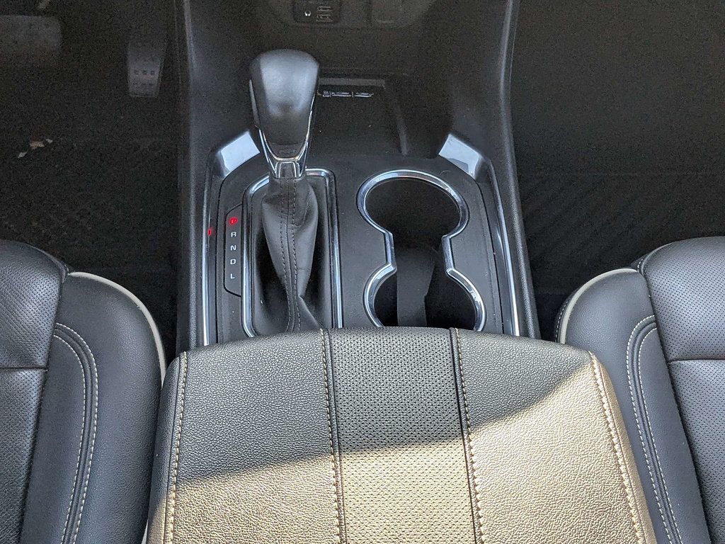 Used 2023 Chevrolet Traverse Premier FWD image 21
