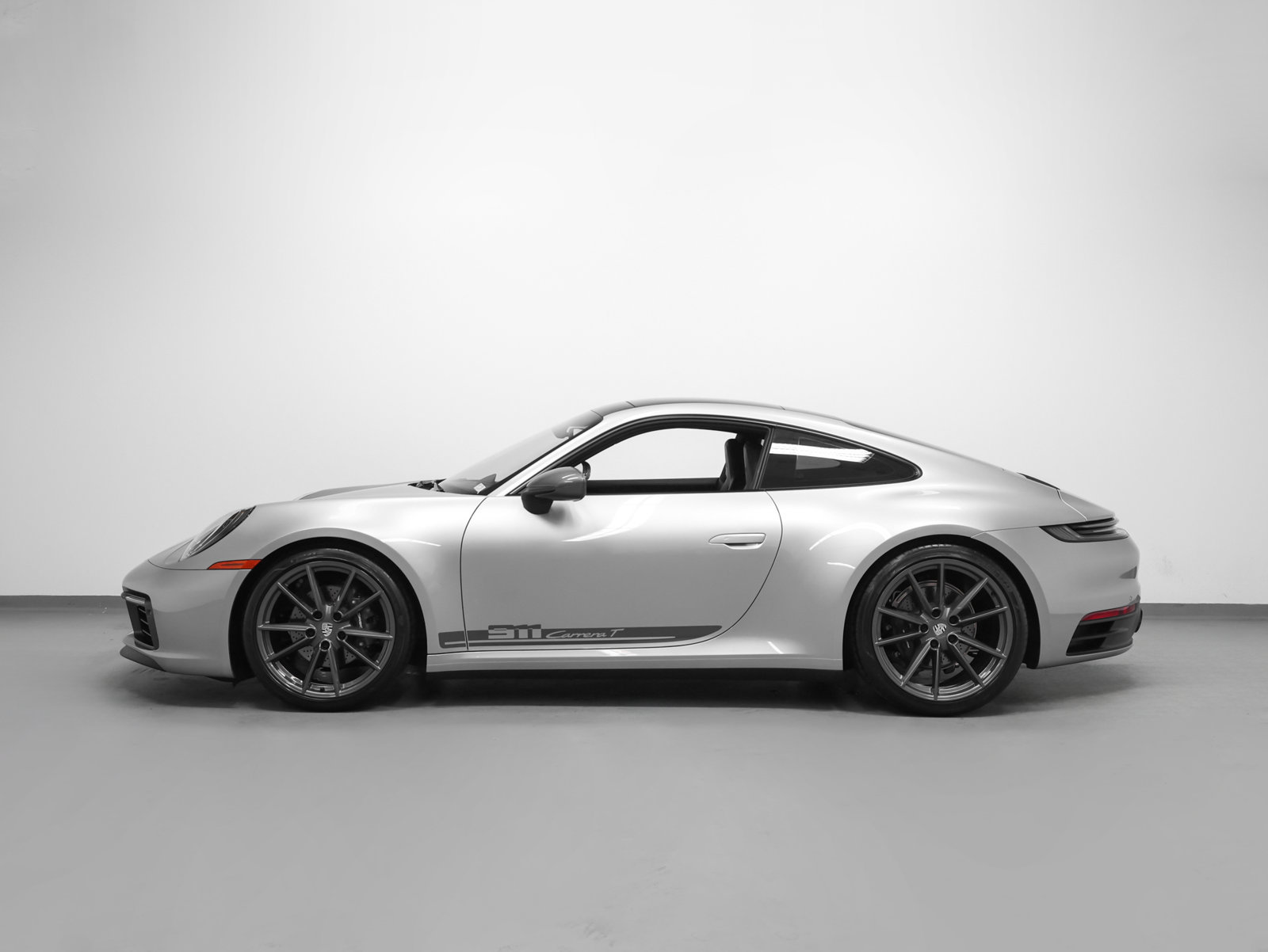Certified 2024 Porsche 911 Carrera T RWD image 2