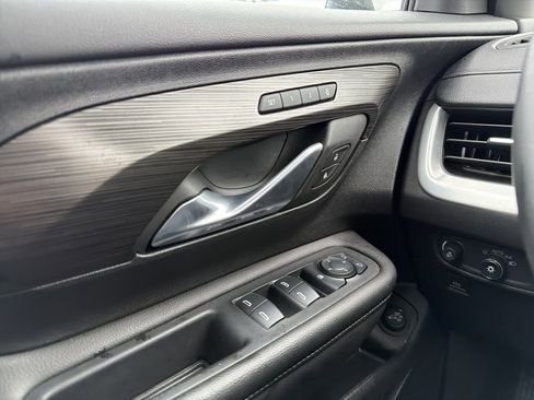 Used 2024 GMC Terrain SLT image 25