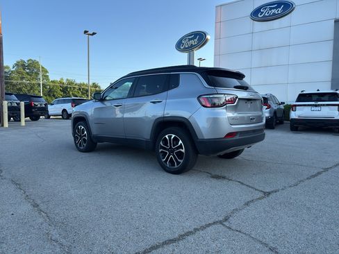 Used 2024 Jeep Compass Limited AWD/4WD image 3