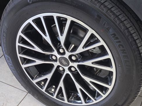 Used 2023 Ford Escape SE image 14