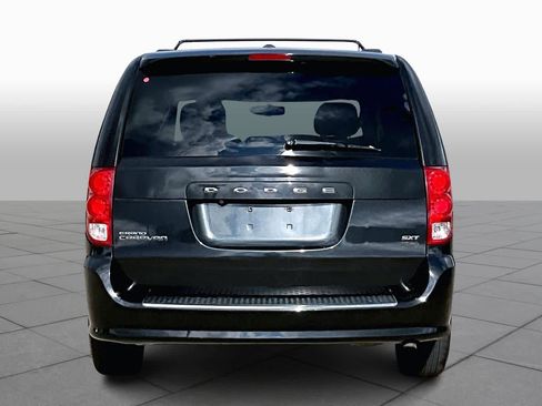 Used 2017 Dodge Grand Caravan SXT image 4