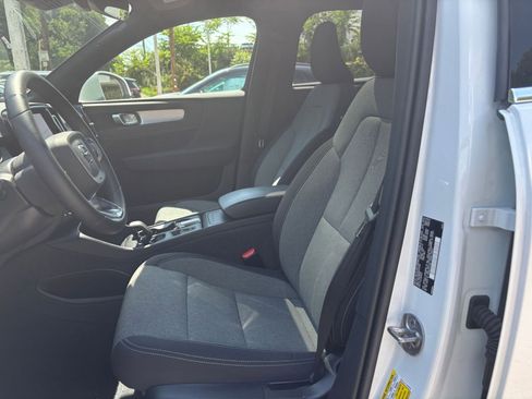 Used 2024 Volvo XC40 B5 Core image 38