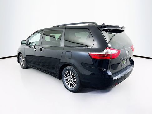 Used 2020 Toyota Sienna XLE image 5