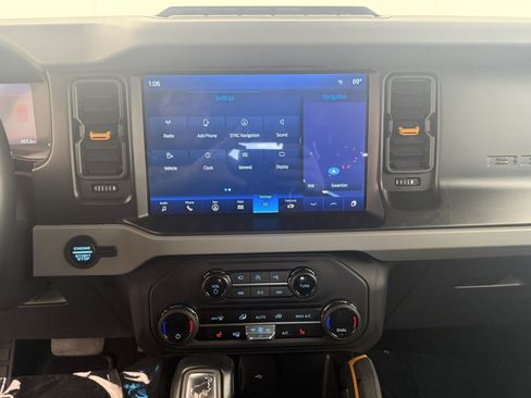Used 2023 Ford Bronco Badlands w/ Sasquatch Package AWD/4WD image 19