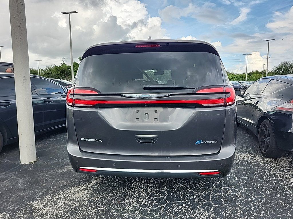 Used 2021 Chrysler Pacifica Touring FWD image 3