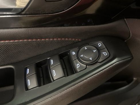 Used 2023 Chevrolet Traverse RS image 11