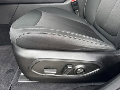 Used 2025 Jeep Grand Cherokee Laredo w/ MOPAR Finishing Package RWD image 9
