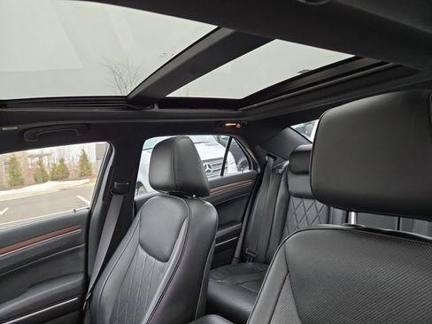 Used 2017 Chrysler 300 C Platinum image 26