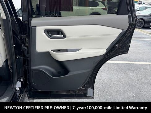 Used 2025 Nissan Rogue SL FWD image 19