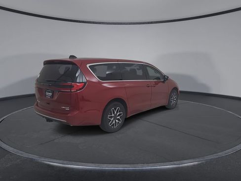 New 2027 Chrysler Pacifica Limited AWD/4WD image 14