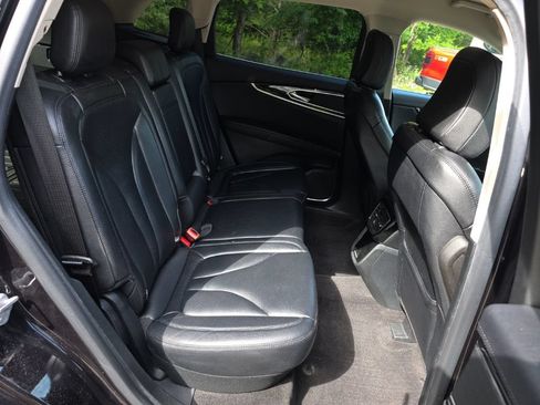Used 2021 Lincoln Nautilus AWD image 16