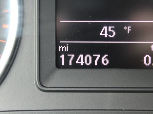 Used 2013 Volkswagen Tiguan SE image 14