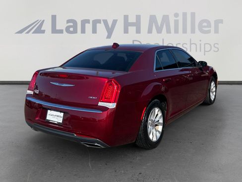 Used 2022 Chrysler 300 Touring image 5