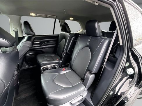 Used 2025 Toyota Grand Highlander FWD image 21