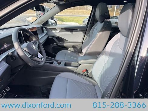 New 2026 Volkswagen Tiguan SE R-Line image 9