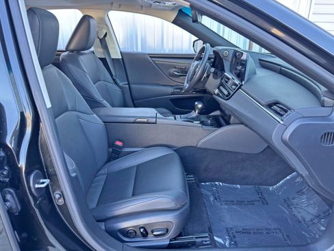 Used 2023 Lexus ES 300h w/ Premium Package image 15