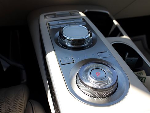 Used 2025 Genesis GV70 3.5T Sport w/ Sport Prestige Package image 25