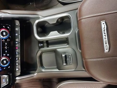 Used 2024 GMC Sierra 2500 Denali w/ Denali Reserve Package AWD/4WD image 25