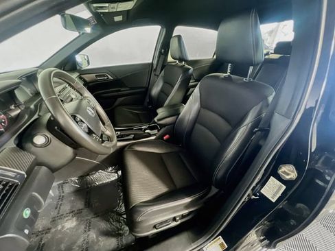 Used 2017 Honda Accord Sport image 10