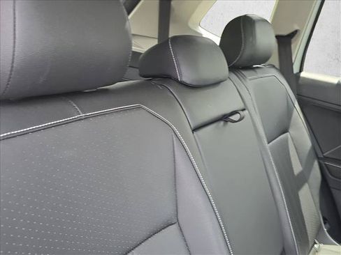 Used 2023 Volkswagen Tiguan SE w/ Panoramic Sunroof Package FWD image 24