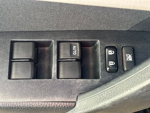 Used 2015 Toyota Corolla LE image 7