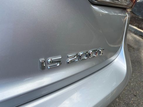 Used 2017 Lexus IS 200t F Sport image 4