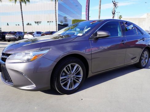 Used 2016 Toyota Camry SE image 4
