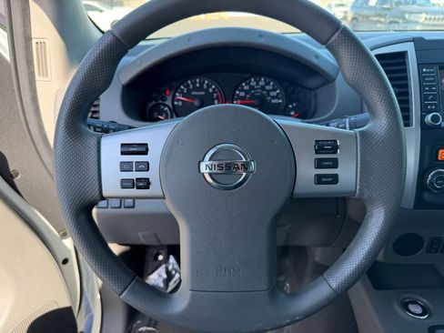 Certified 2020 Nissan Frontier SV w/ Midnight Edition Floor Mats RWD image 16